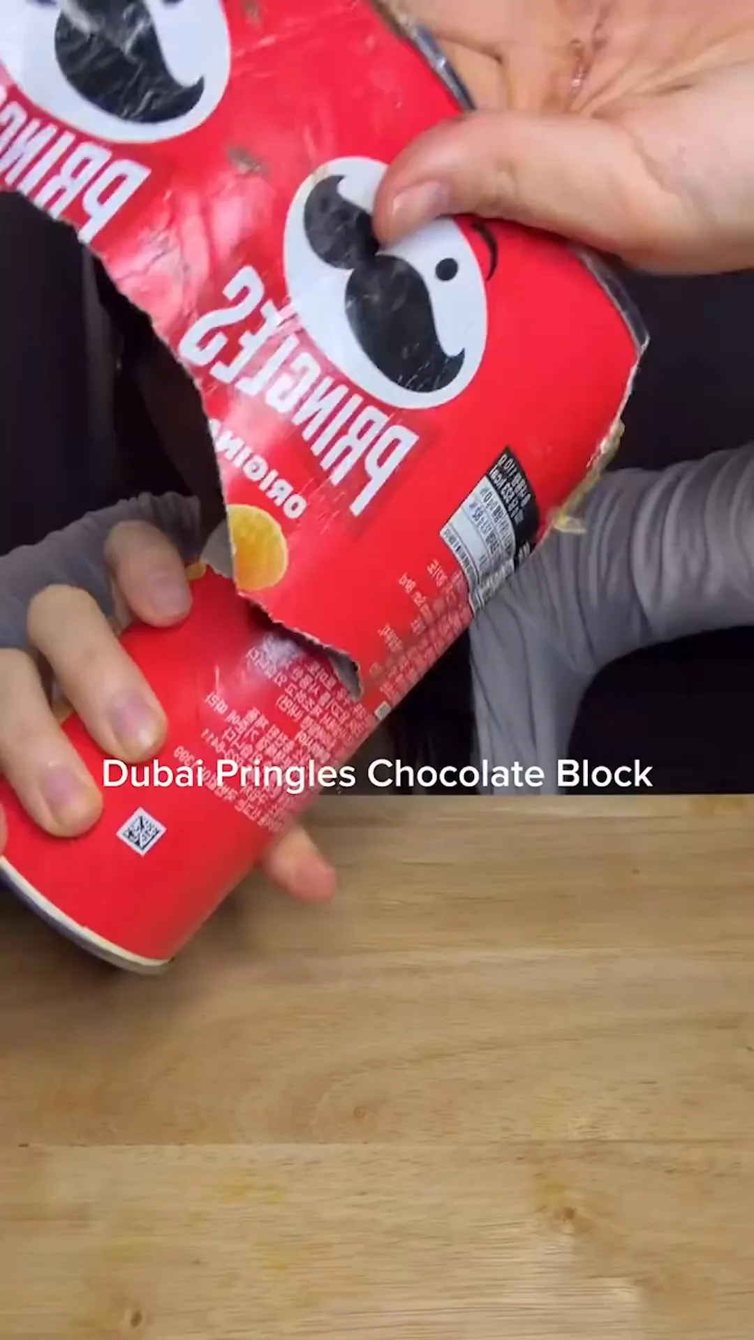 Food trend alert: Pringles dipped in chocolate — the viral sweet-and-salty TikTok craze. Dare you try it? 😹